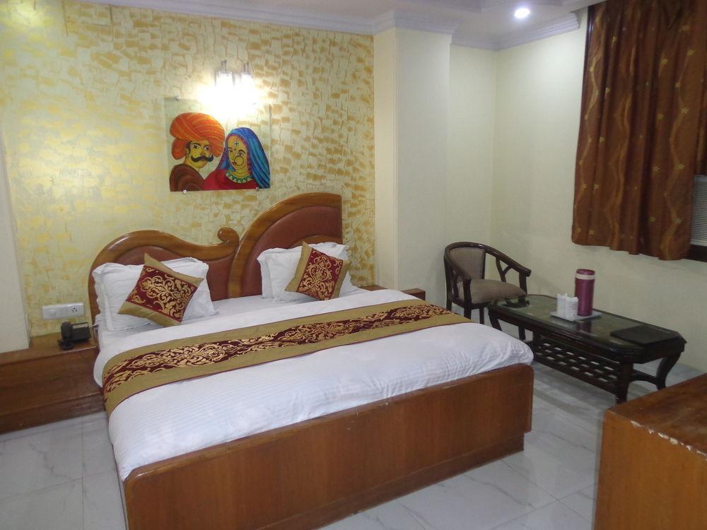 De International @ Station 3* New Delhi